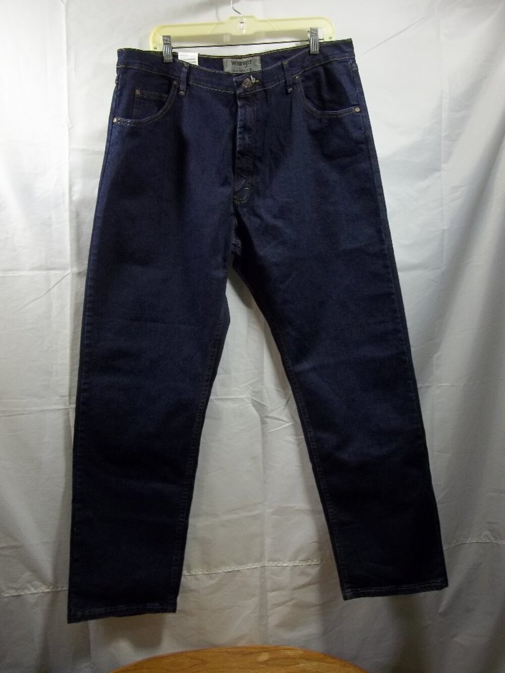 Wrangler Authentics Mens Jeans Size 40x32 Straight Leg Denim Dark Wash Blue NWT